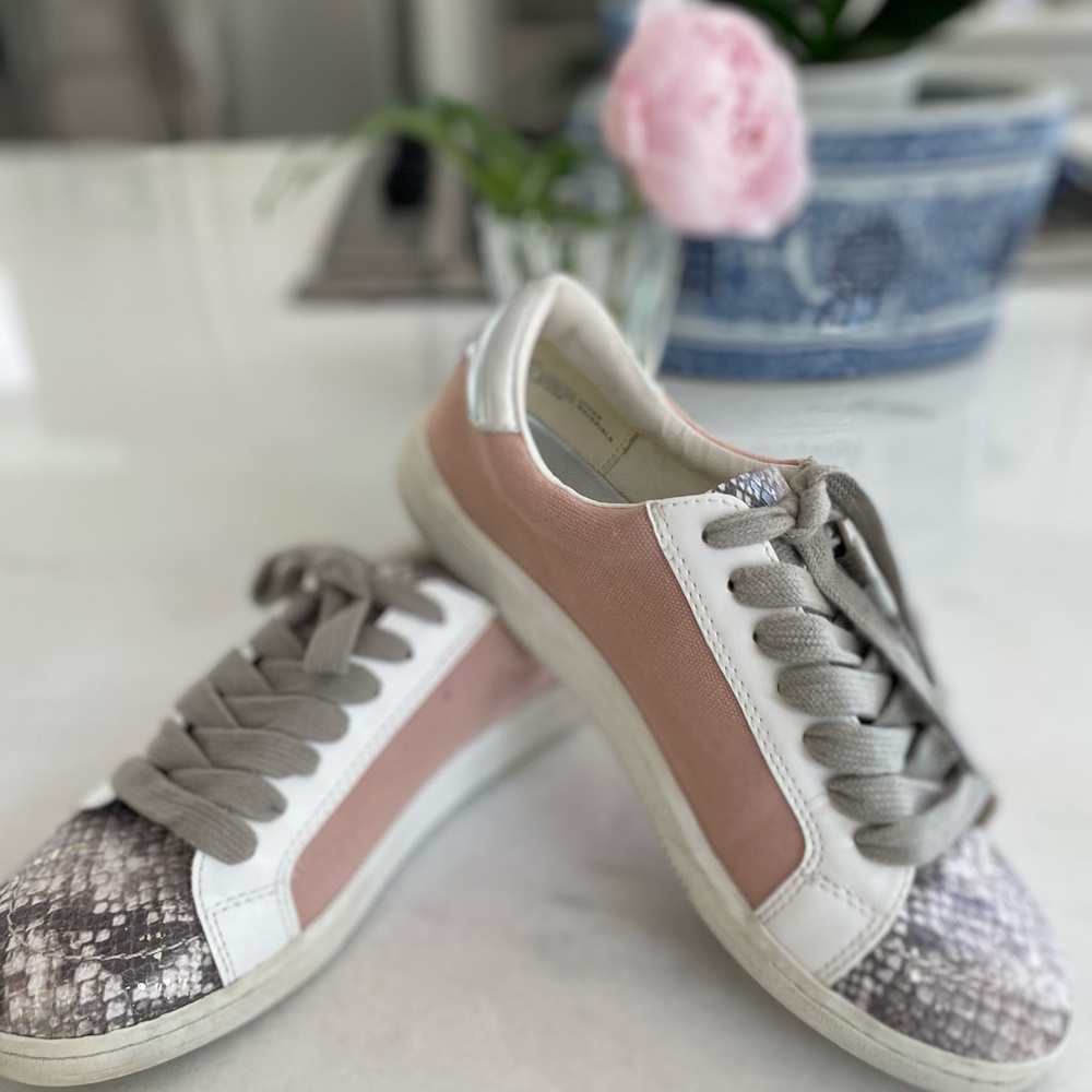 Dolce Vita Women’s Sneakers Pink Gray & White  Metallic Snake Skin Print Lace Up